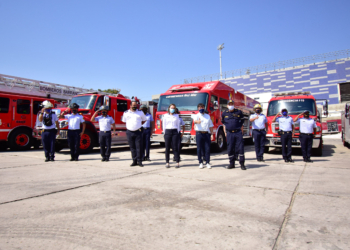 Distrito entrega equipos de protección al cuerpo de bomberos