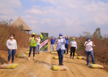 Gobernación del Atlántico recibe donación de mil toneladas de cemento para el mejoramiento de vía terciaria en Repelón