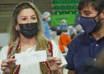 “Hoy vine como hijo a acompañar a mi madre a vacunarse”: alcalde Jaime Pumarejo