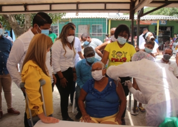 Alcalde Rumenigge Monsalve y Gobernadora del Atlántico supervisan exitosa jornada de vacunación en Malambo