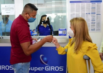 Gobernadora entregó auxilios económicos para trabajadores de playas en Juan de Acosta y Puerto Colombia