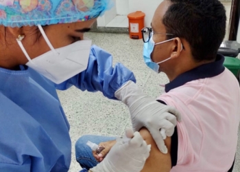 Barranquilla inicia vacunación a población de 50 a 54 años y otros grupos de la etapa 3