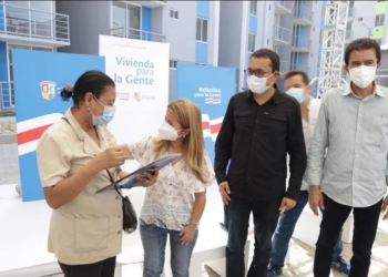 Gobernadora Elsa Noguera entrega 540 viviendas Vipa en Soledad y Malambo