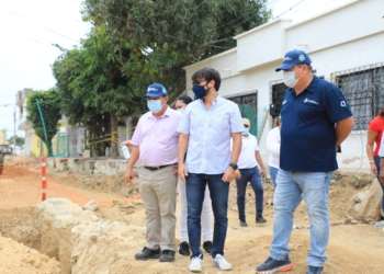 Alcalde Pumarejo revisó avance de la canalización del arroyo ‘La felicidad’