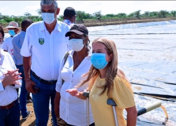 “Se acabaron los días de calles con aguas residuales en Repelón”: Elsa Noguera