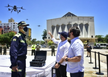Alcalde Jaime Pumarejo entrega a la Policía Metropolitana cinco drones