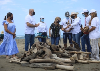 «Con el trabajo de nuestros artesanos y la recuperación de madera náufraga fortalecemos una economía sostenible»: Elsa Noguera