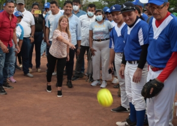 Gobernadora entregó en Malambo la primera cancha pública de sóftbol del departamento y anunció internet gratis para parques y plazas recuperados