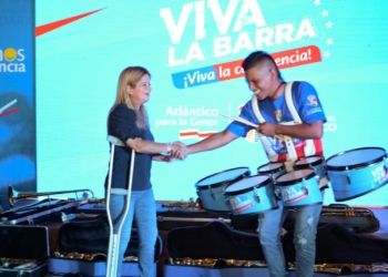 Con la entrega de 180 instrumentos musicales la gobernación promueve la sana convivencia entre los barristas del Junior