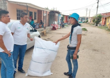 Alcaldía de Malambo entregó sacos para barrera de contención provisional en Mesolandia