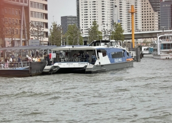 Distrito adjudica proyecto para adquisición del Río-Bus a la empresa Khalela