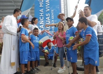 “La cancha de Aguas Vivas es el octavo escenario deportivo que construimos con ‘Parques para la Gente’ en el Atlántico”: Elsa Noguera