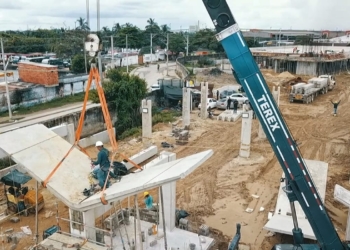 En mercado Gran Bazar empezó la instalación de cubiertas para los módulos de vendedores