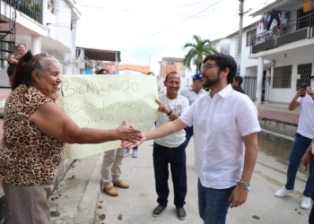 Alcalde Pumarejo llegó a Villa Sevilla con buenas noticias: mejoramiento de viviendas, vías y parques 