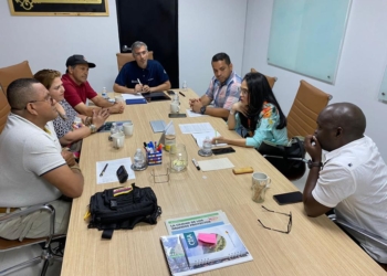 Distrito socializa con líderes de Caribe Verde proyecto de reasentamiento integral para atender a afectados por la ola invernal