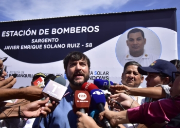 Alcalde Pumarejo propone a Comisión Nacional del Servicio Civil régimen laboral especial para bomberos 