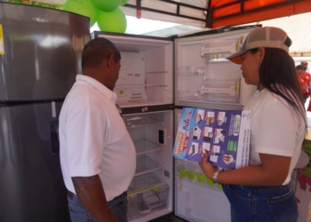 En Campo de la Cruz se realiza jornada para sustitución de neveras antiguas