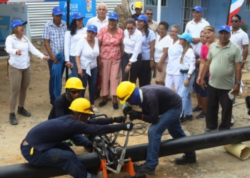 “Con la construcción del alcantarillado, se acabará el problema de las aguas negras en el barrio El Esfuerzo de Soledad”: Elsa Noguera