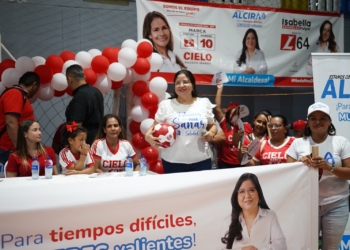 Alcira Sandoval fortalece sus propuestas de paz y oportunidades para Soledad