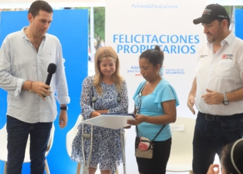 Gobernadora del Atlántico entregó 169 títulos de vivienda a familias de Sabanagrande