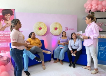 Gobernación del Atlántico conmemoró el Día de la Prevención del Cáncer de Mama con galleta punto rosa
