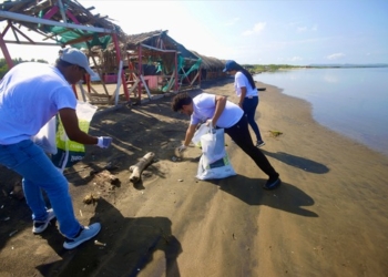 Más de 1 tonelada de residuos fueron retirados de las playas de Puerto Mocho