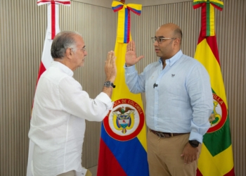 Ante el gobernador del Atlántico, se posesióno Jesús León Insignares como director de la C.R.A