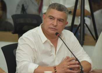 El Concejal Juan José Vergara propone revisión del cableado de los postes de la carrera 44