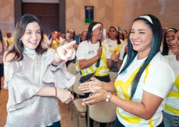 ‘De la mano con la primera’: formación ya llega a 300 mujeres