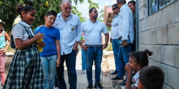 Casa a casa, Eduardo Verano busca a niños de Piojó e Hibácharo para matricularlos