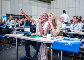 Gobernador Verano invitó a inversionistas a que aprovechen potencial energético del departamento