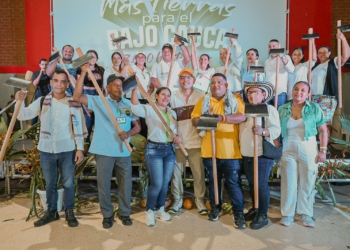 Entregan más de 3.600 hectáreas que pertenecieron a grupos armados a campesinos de Antioquia