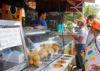 En Soledad realizan inspección y vigilancia en ventas de bebidas y alimentos en recorrido de la Guacherna