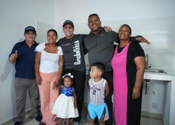 Alcalde Char entre hogares renovados en 7 de Abril, Por Fin y Los Olivos 1 con mejoramiento de vivienda