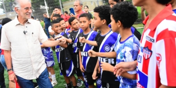 Comunidad celebra apertura del nuevo Polideportivo de Soledad 2.000