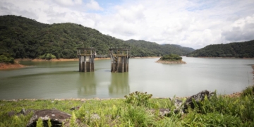 Gobierno hace un llamado a generadores hídricos a bajar precios de energía