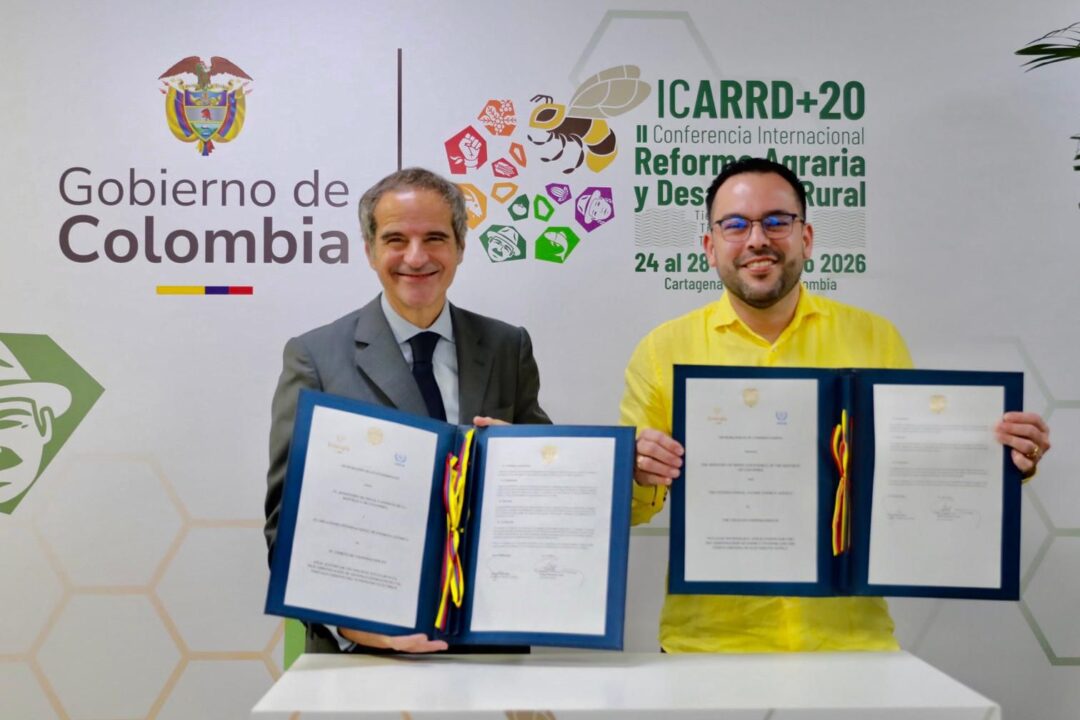 Ministro Edwin Palma en la firma del Memorando