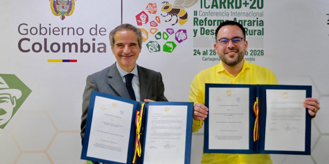 Ministro Edwin Palma en la firma del Memorando