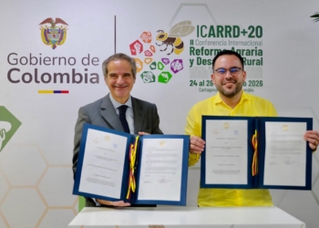 Ministro Edwin Palma en la firma del Memorando