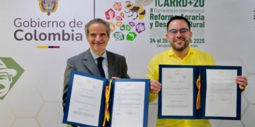 Ministro Edwin Palma en la firma del Memorando