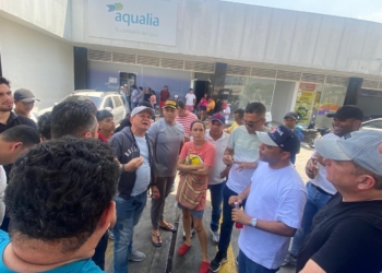 Presidente del Concejo de Galapa protestando en Aqualia