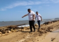 Plinio Cedeño visitando obras de mitigación en Puerto Colombia