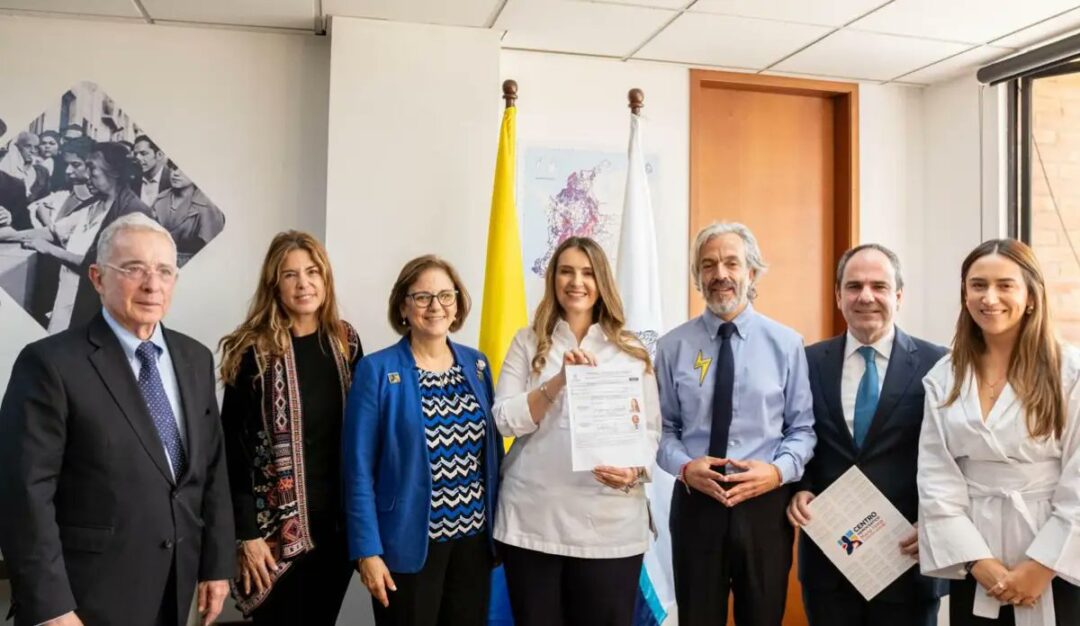 Paloma y oviedo en su inscripción de candidatura