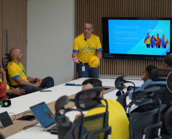 Afinia premia el pago puntual con pantallas y fútbol en barrios del Caribe durante el Mundial 2026
