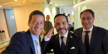 CNE declara oficialmente electos a Abelardo De La Espriella y José Manuel Restrepo para el periodo 2026-2030