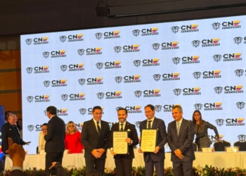 CNE declara oficialmente electos a Abelardo De La Espriella y José Manuel Restrepo para el periodo 2026-2030