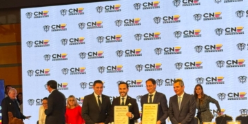 CNE declara oficialmente electos a Abelardo De La Espriella y José Manuel Restrepo para el periodo 2026-2030