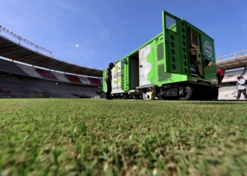 Metropolitano comienza instalación de césped híbrido para partidos y conciertos