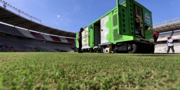 Metropolitano comienza instalación de césped híbrido para partidos y conciertos