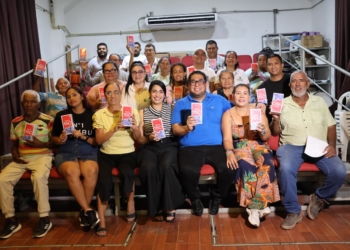 Entregan 19 equipos móviles a representantes de víctimas en Puerto Colombia